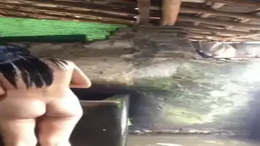 Eneng Mau Mandi Dulu
